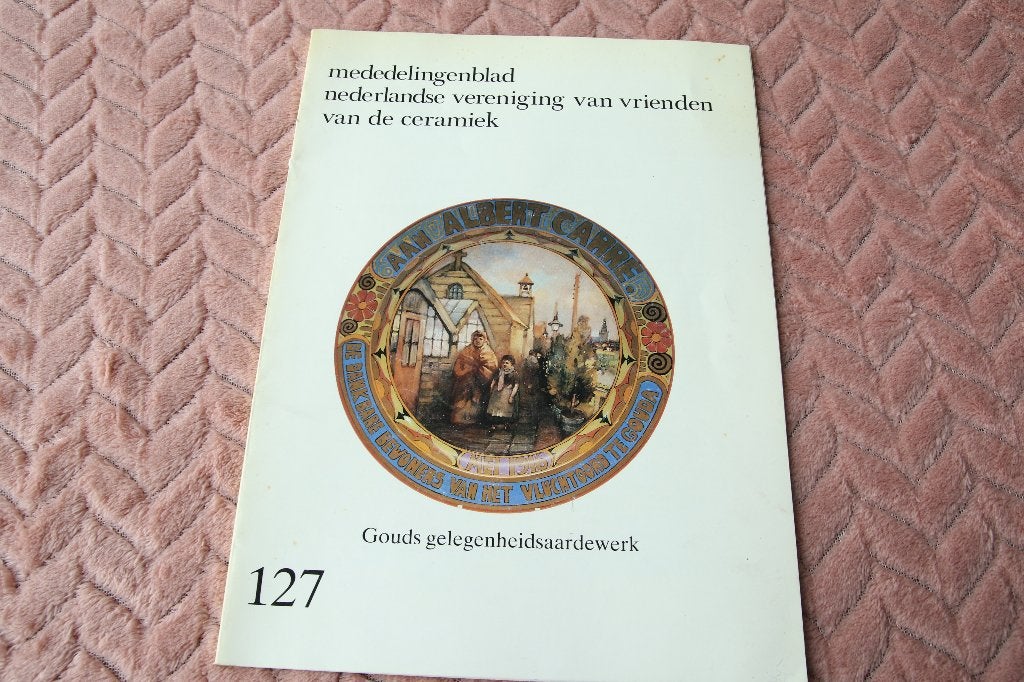 Mededelingenblad nederl.ver. vrienden van Ceramiek 127, Ophalen of Verzenden, Gelezen