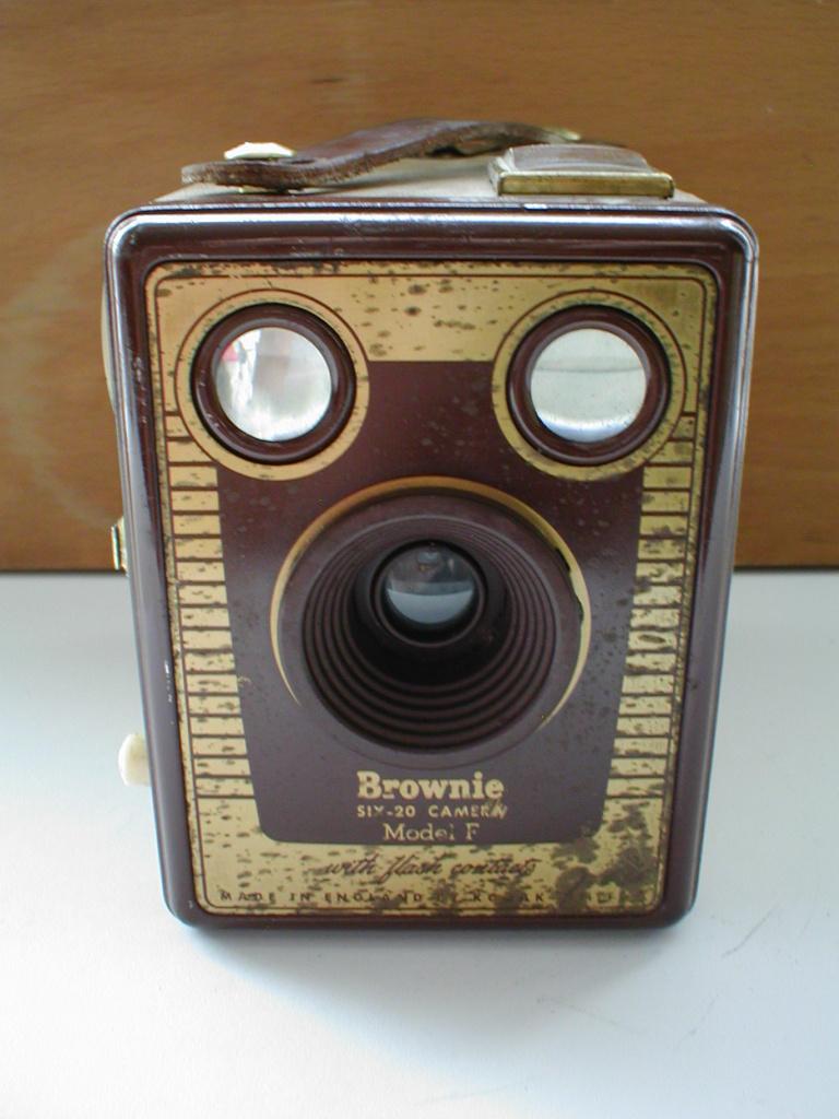Kodak Brownie Six-20 Model F, Ophalen of Verzenden, Gebruikt, Compact, Kodak