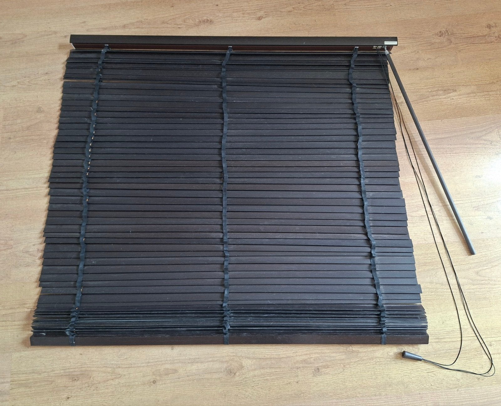 Zwart donkerbruin houten jaloezieën 25mm Abachi, Ophalen, Modern, Klassiek, Gebruikt, 100 tot 150 cm