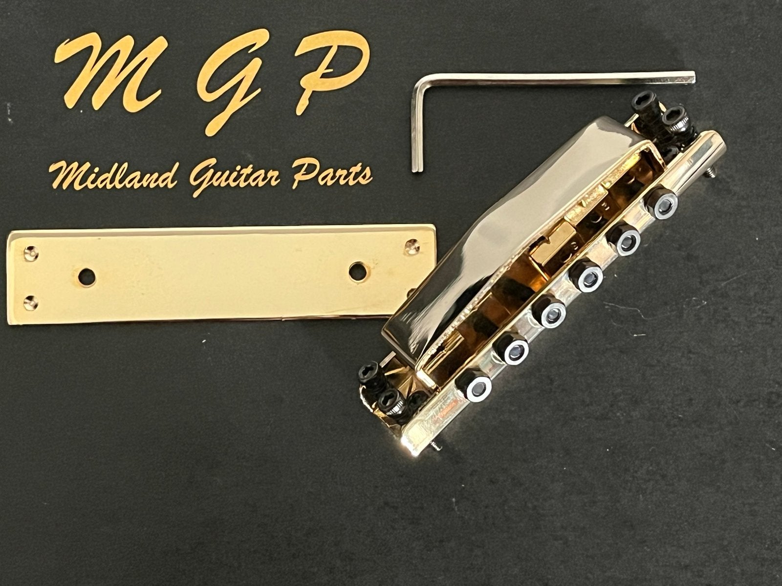 Goudkleurige brug met onderplaat voor Rickenbacker gitaren, Muziek en Instrumenten, Ophalen of Verzenden, Nieuw, Elektrische gitaar