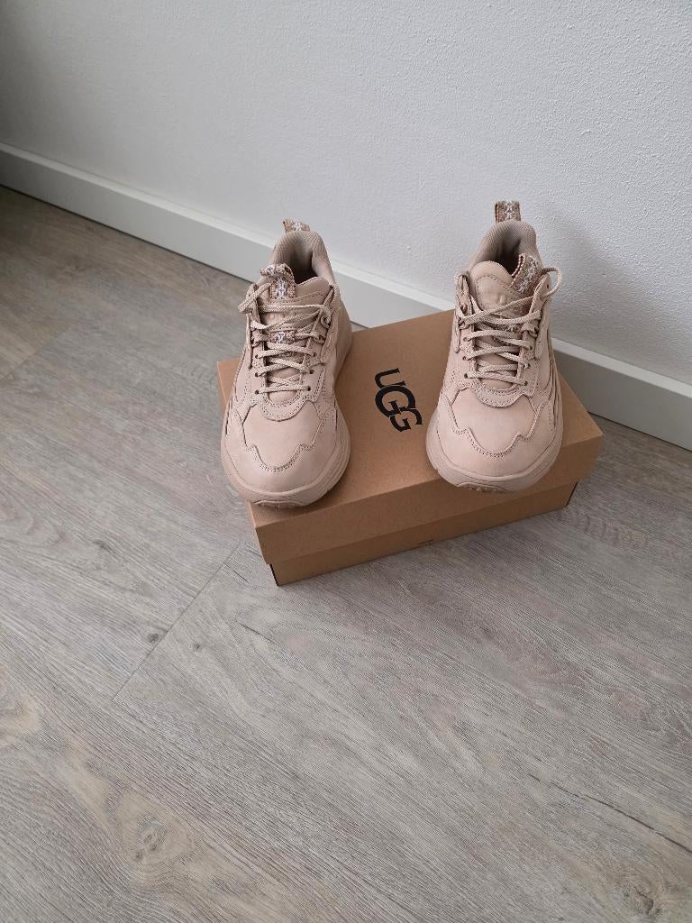 UGG DRIFTWOOD SNEAKERS MAAT 37, UGG, Beige, Ophalen of Verzenden, Sneakers of Gympen