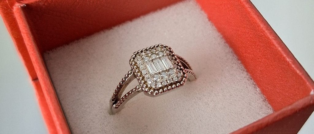 925 Zilveren Ring met Zirkonia's – Halo Design, Zilverenedelstenen, 19 tot 20, Nieuw, Ophalen of Verzenden