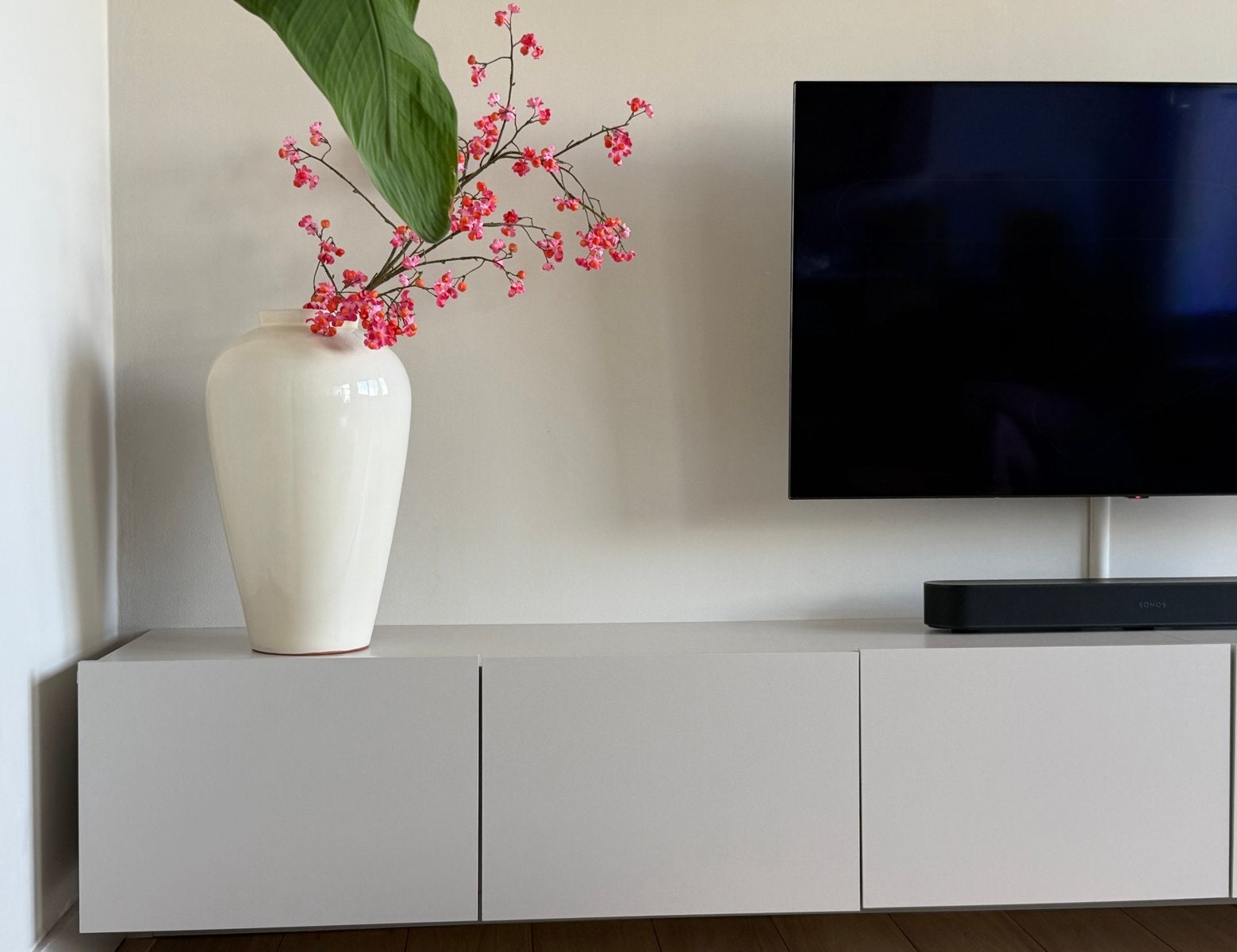 Meubella Calgary TV-meubel - Beige - 150x43x37 cm, Overige materialen, 100 tot 150 cm, Ophalen of Verzenden, Zo goed als nieuw