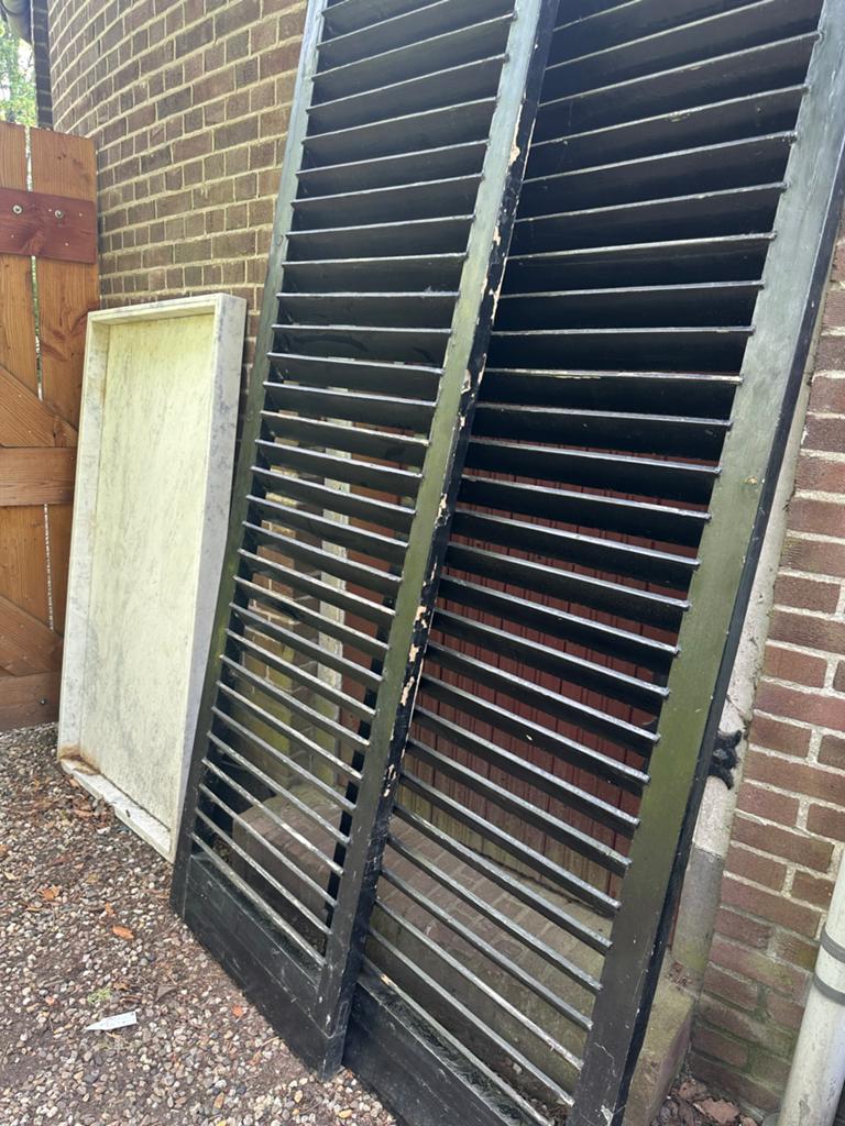 Twee zwarte houten luiken voor een landelijke uitstraling, Ophalen, Gebruikt, Overige kleuren, Hoofdstraat 15