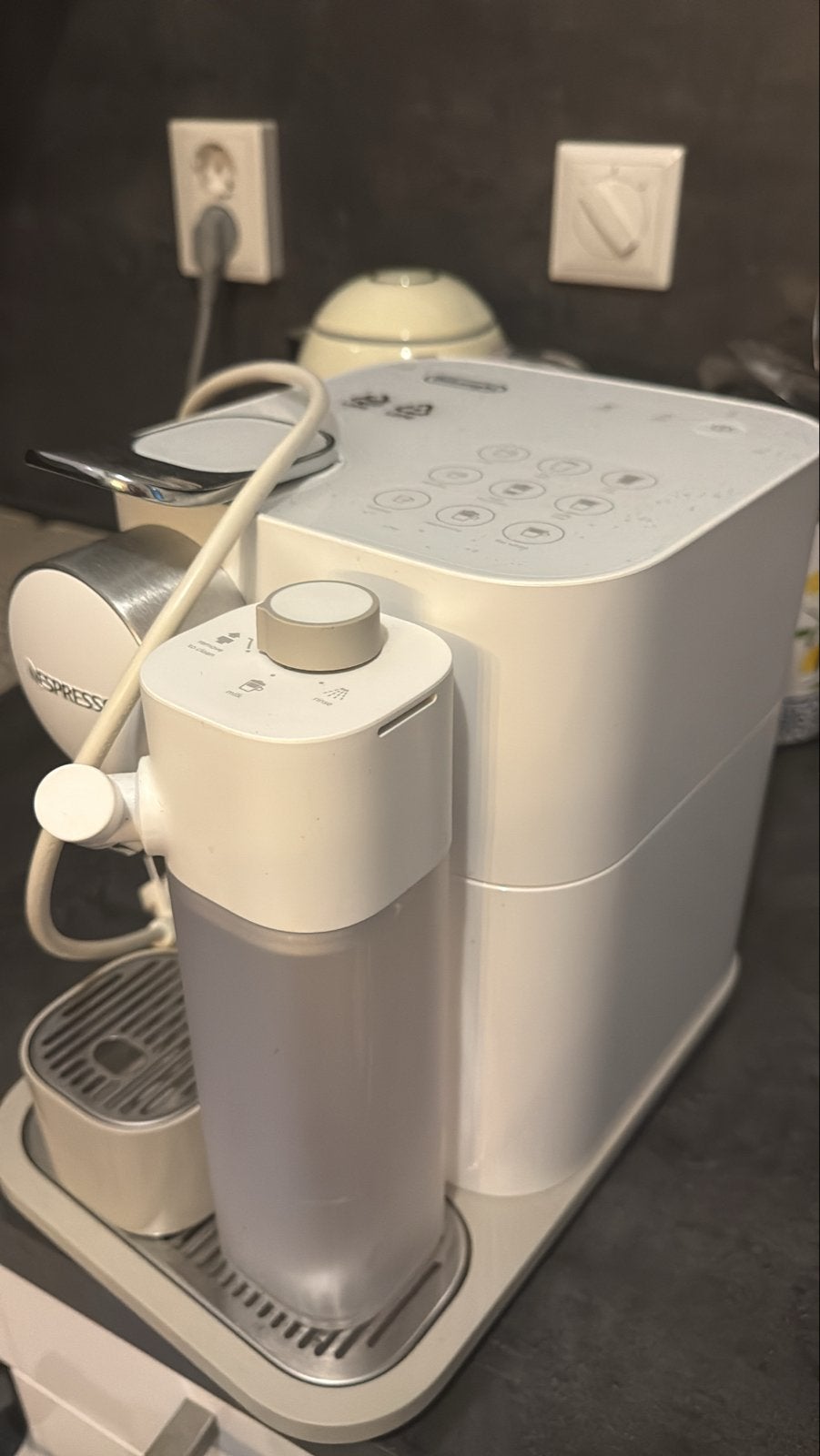 DE LONGHI Nespresso Gran Lattissima EN640.W - Wit, Ophalen, Koffiemachine, Zo goed als nieuw, 2 tot 4 kopjes