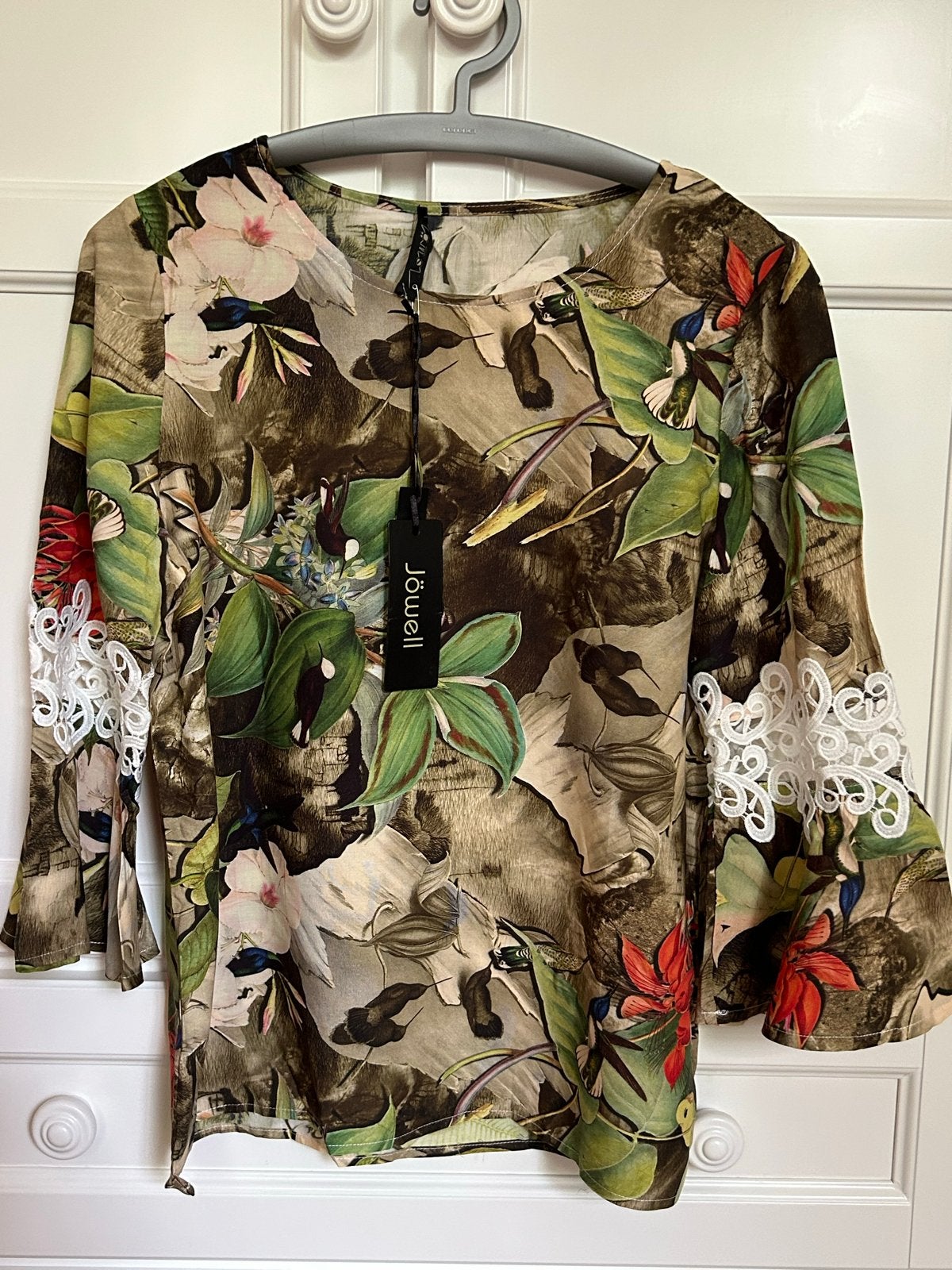 Nieuwe Jöwell Blouse met Bloemenprint en Kanten Details, Kleding | Dames, Overige kleuren, Maat 42/44 (L), Nieuw, Ophalen of Verzenden