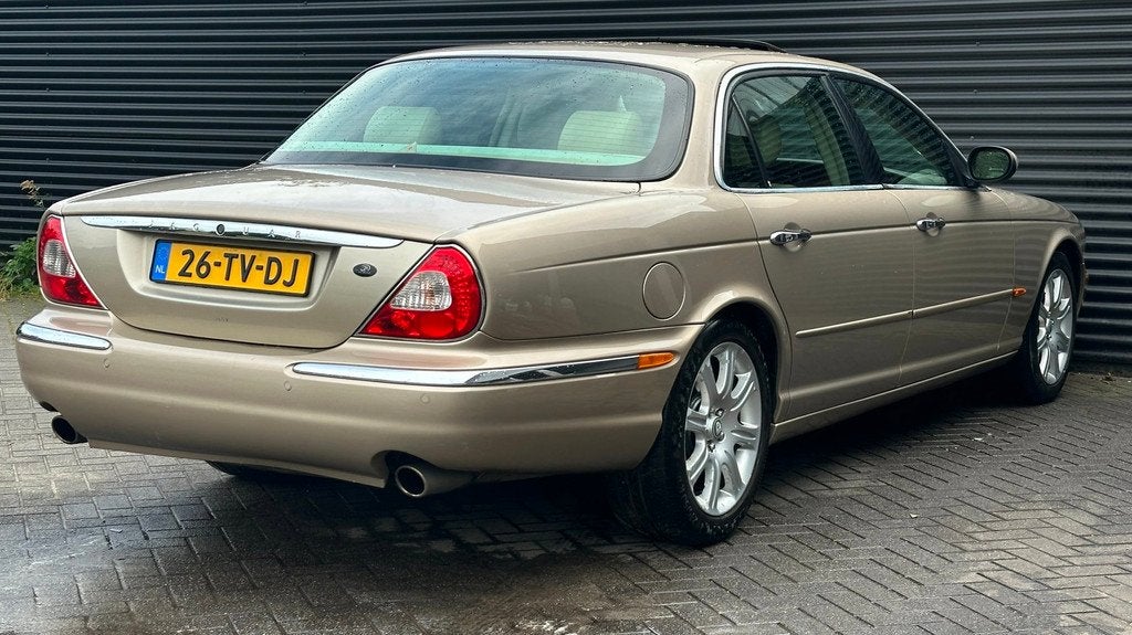 Jaguar XJR 4.2 V8 LWB | Schuifdak | Keurige staat | PDC |, Auto's, Jaguar, Automaat, Achterwielaandrijving, Beige, Bedrijf