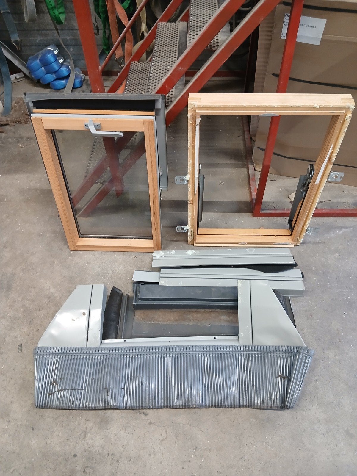 Dakraam met kozijn en gootstukken - Zo goed als nieuw, Doe-het-zelf en Verbouw, Glas en Ramen, 80 tot 120 cm, 80 tot 120 cm, Ophalen of Verzenden