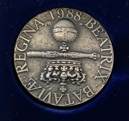 Herdenkingspenning Beatrix 50 jaar 1988 - 1 Oz Zilver (.999), Ophalen of Verzenden, Zilver, Nederland