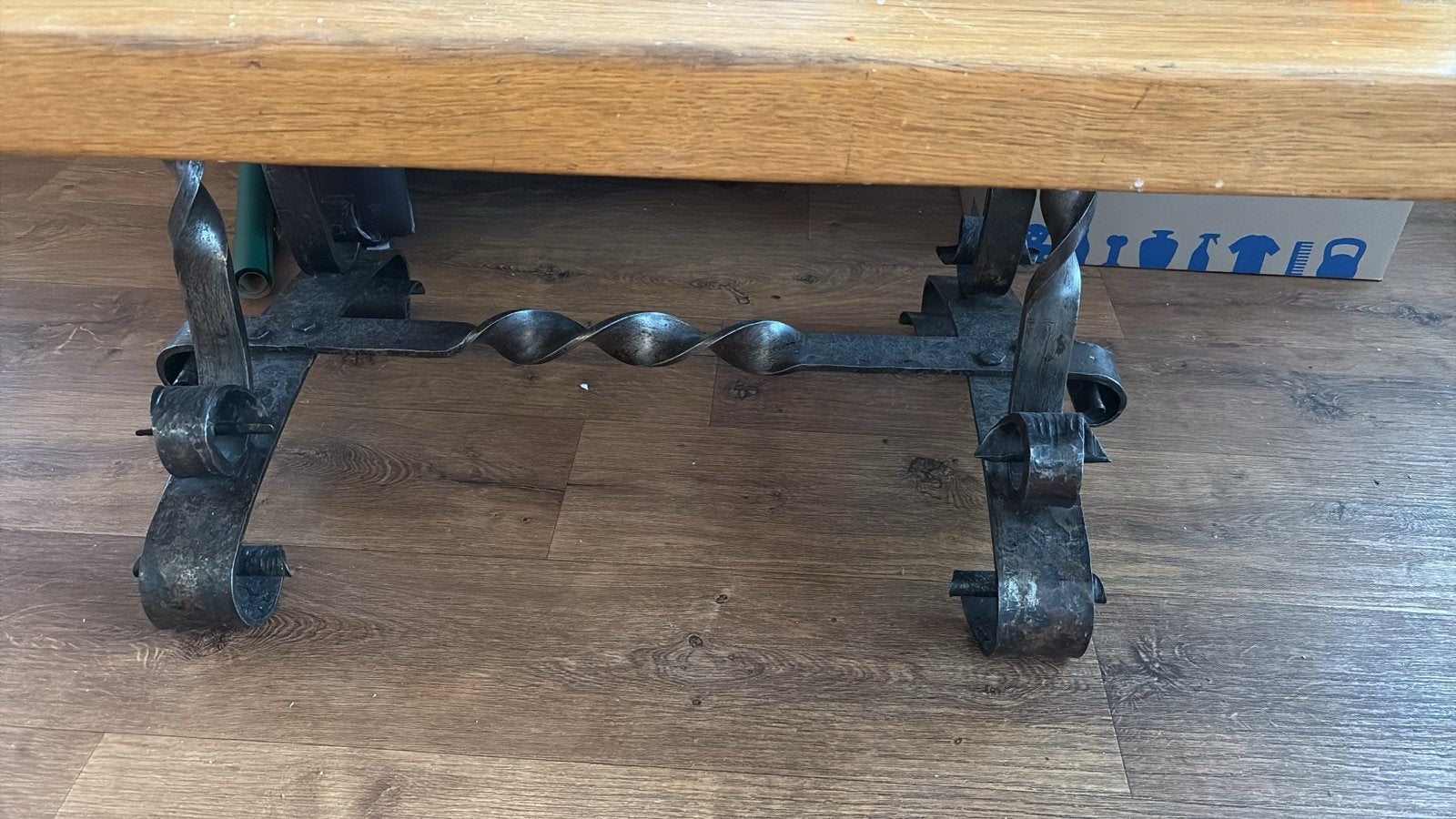Salontafel met eiken blad en smeedijzeren onderstel, Ophalen