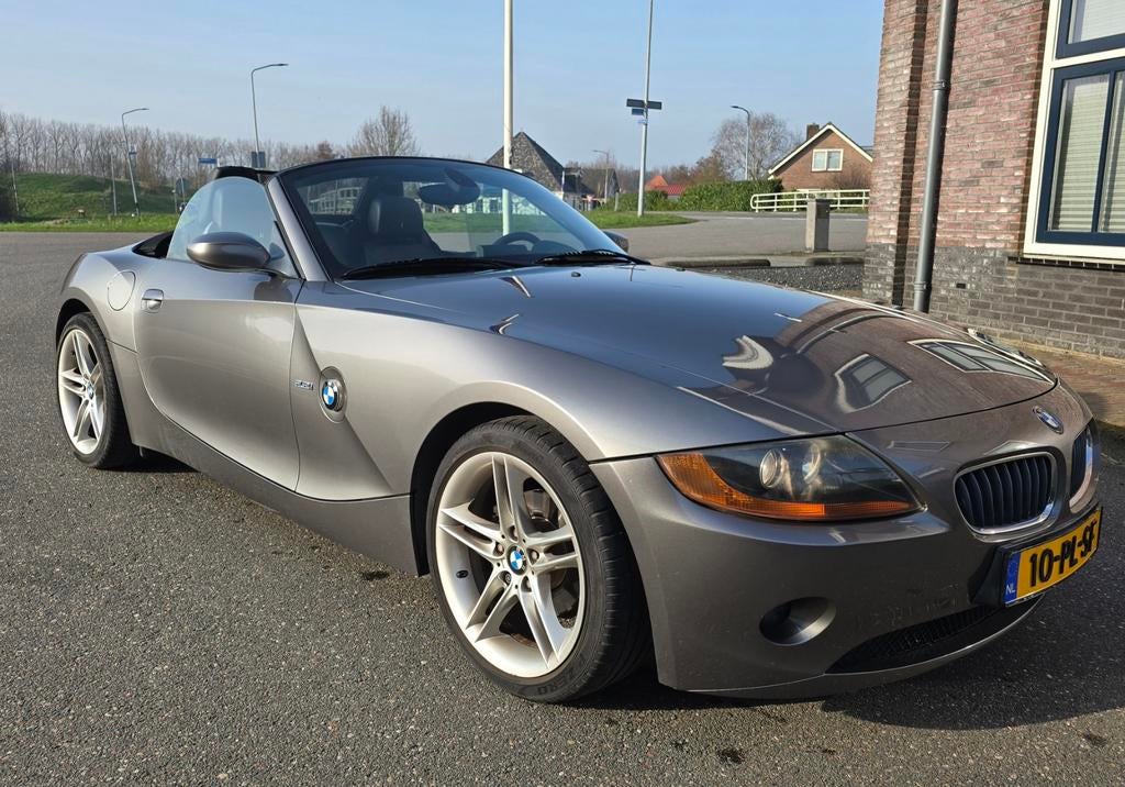 BMW Z4 2.2 I 125KW 2004 Grijs, 2171 cc, Achterwielaandrijving, Cabriolet, Handgeschakeld