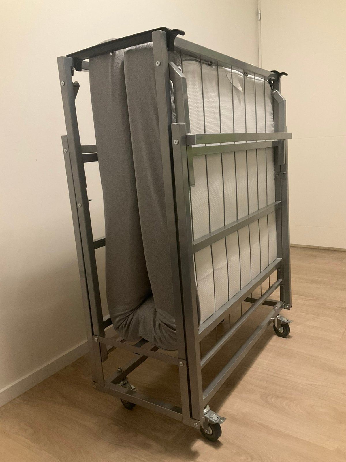Makkelijk verrijdbaar opklapbed, Ophalen, Gebruikt, 90 cm, Eenpersoons