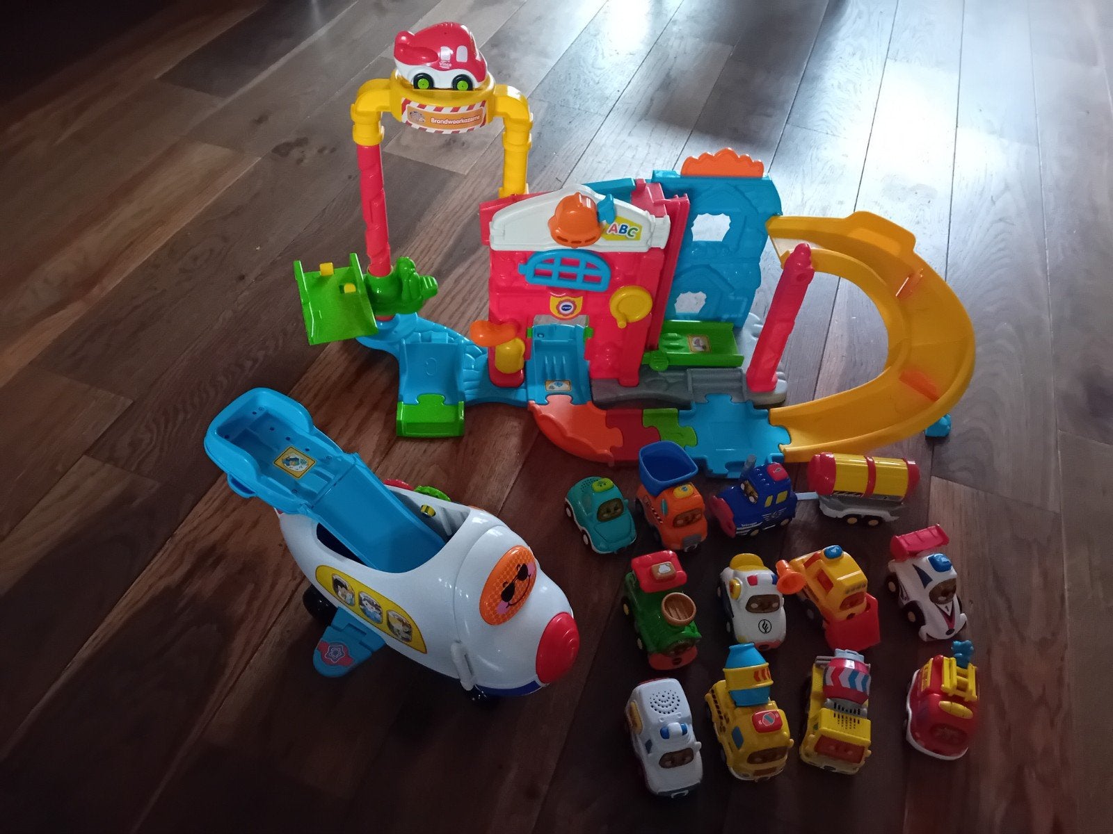 VTech Speelgoedpakket: Hondjes,Garage & Vliegtuig met Auto's, Ophalen of Verzenden, Gebruikt, 6 maanden tot 2 jaar