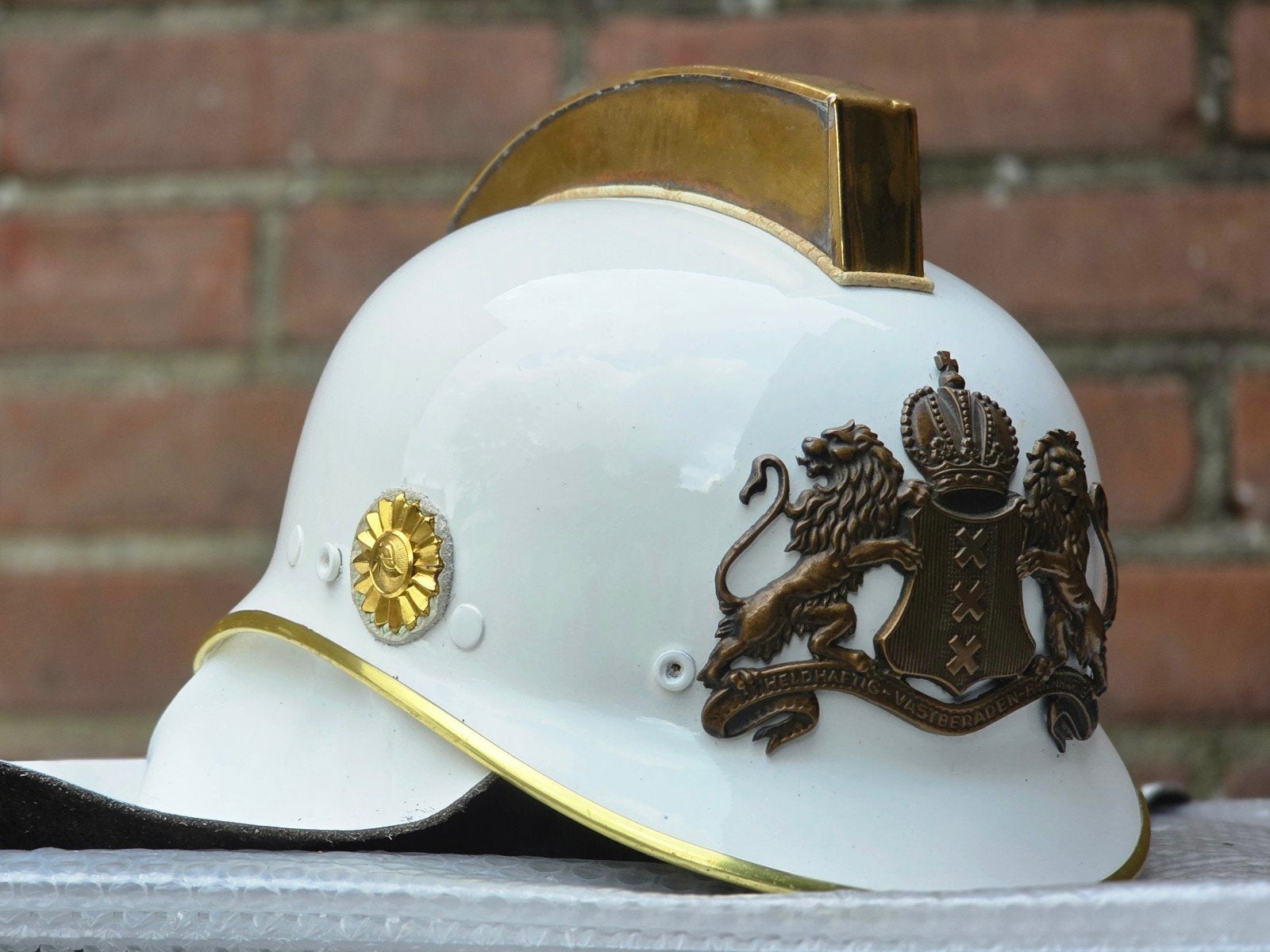 brandweerhelm brandweer Nederland model Kraaijer Amsterdam, Verzamelen, Ophalen of Verzenden, Landmacht, Nederland, Embleem of Badge