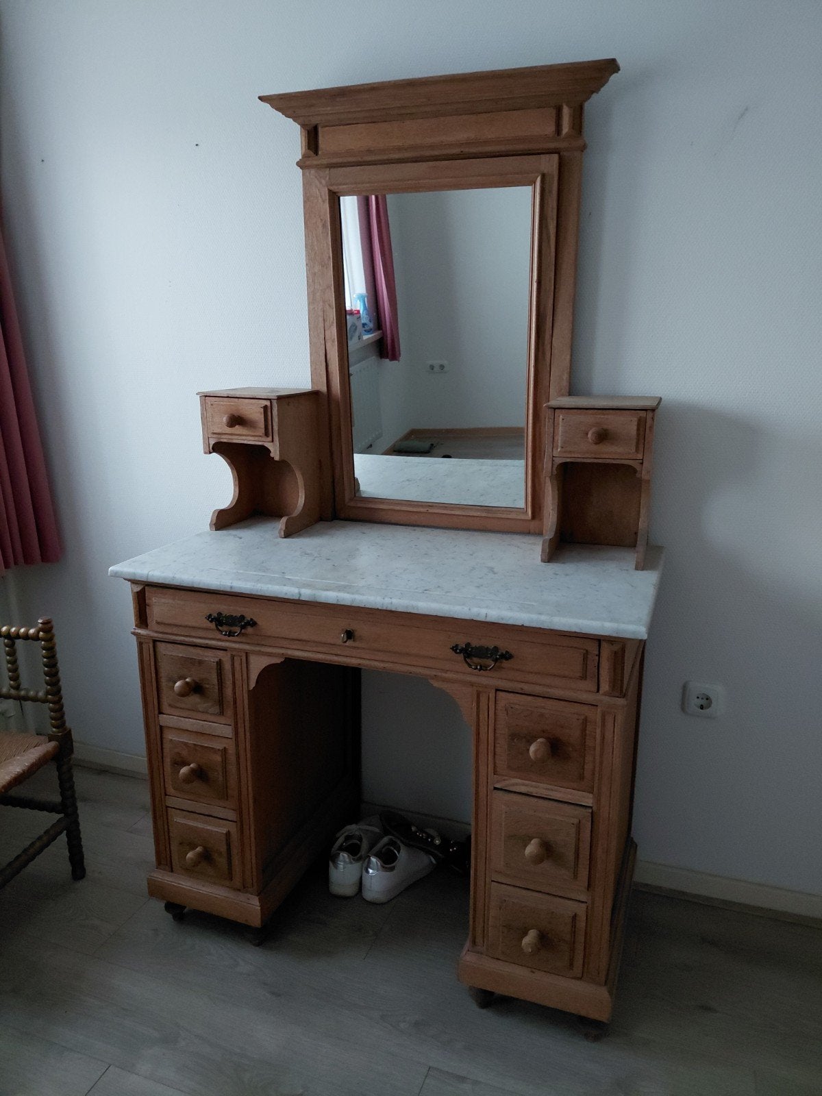 Kaptafel met wit marmeren blad en kantelbare spiegel, Ophalen, Gebruikt, Hout