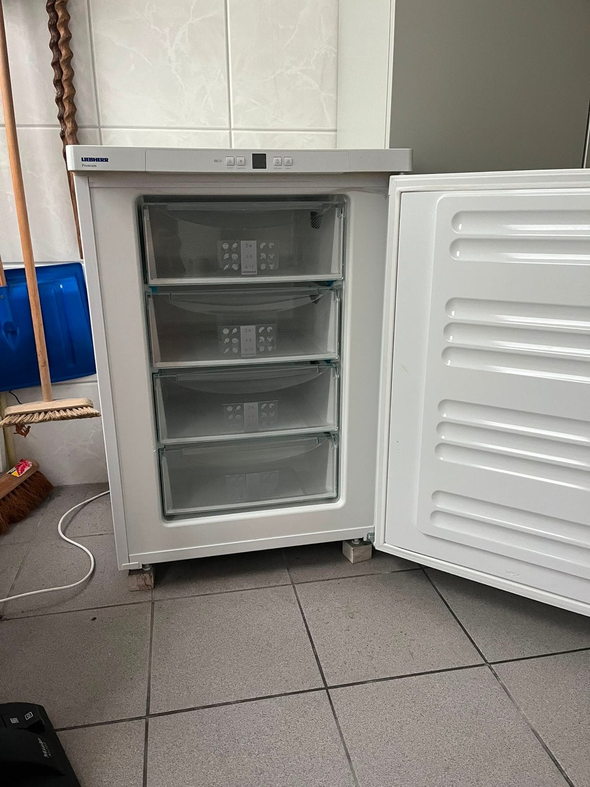 Liebherr Premium Vriezer met 4 lades, Witgoed en Apparatuur, Koelkasten en IJskasten, 100 tot 150 liter, Met aparte vriezer, Zo goed als nieuw