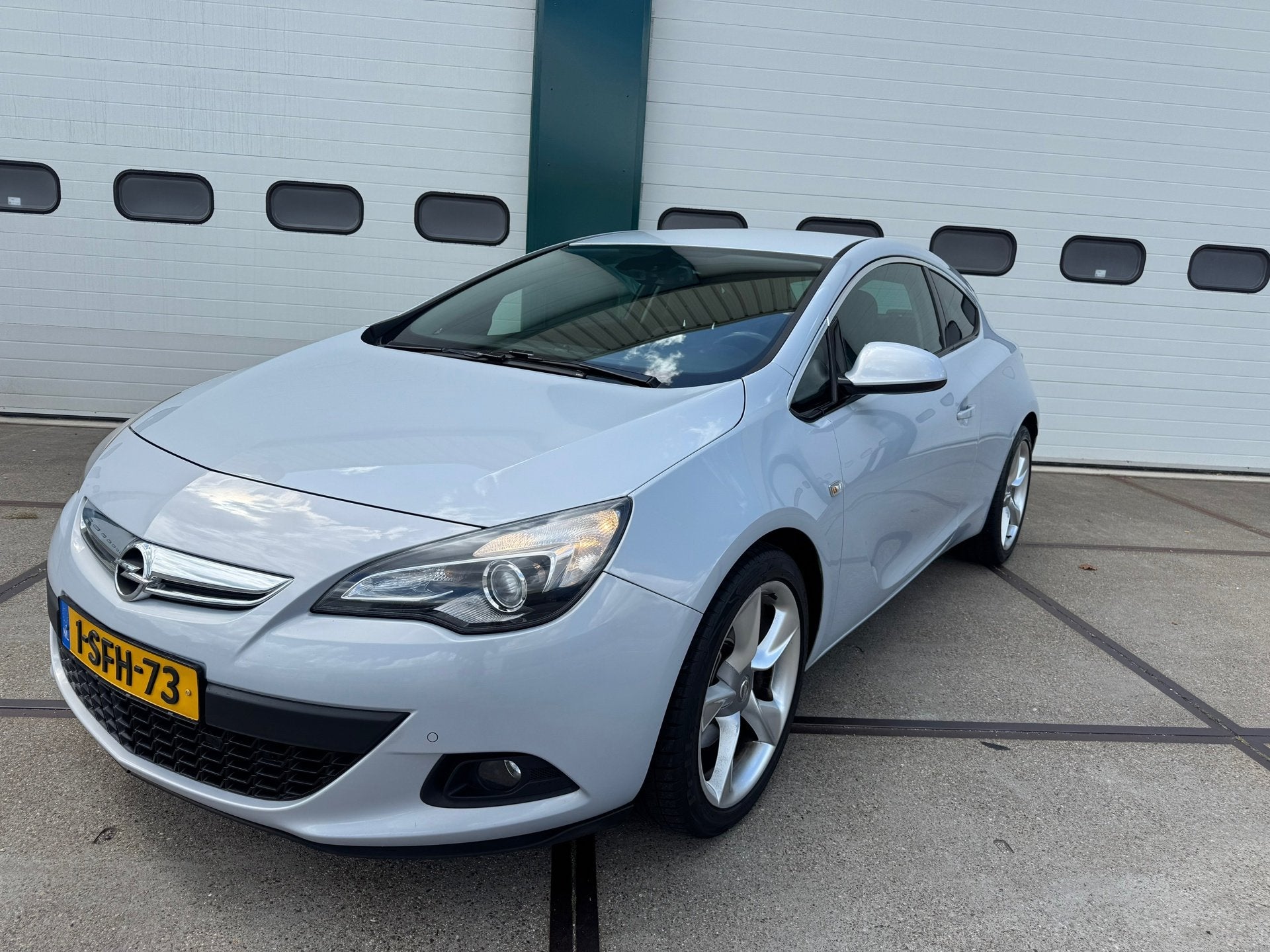 Opel Astra GTC 1.4 Turbo Sport, Auto's, Opel, Stof, Zwart, 4 cilinders, 700 kg