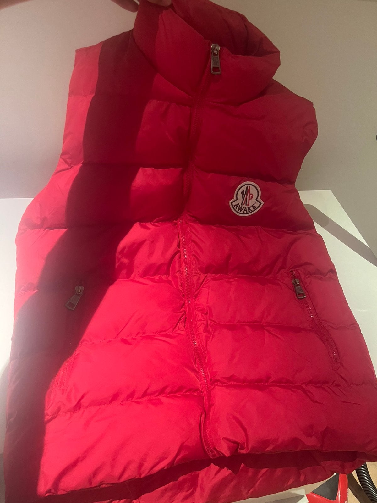 Moncler awake bodywarmer maat M, Ophalen of Verzenden, Zo goed als nieuw, Rood