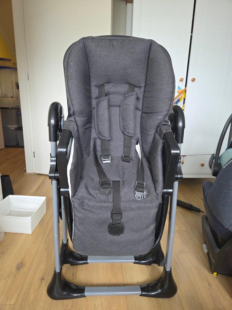 Titanium Baby kinderstoel met afneembaar eetblad, Ophalen, Zo goed als nieuw, Inklapstoel, Gordel(s)