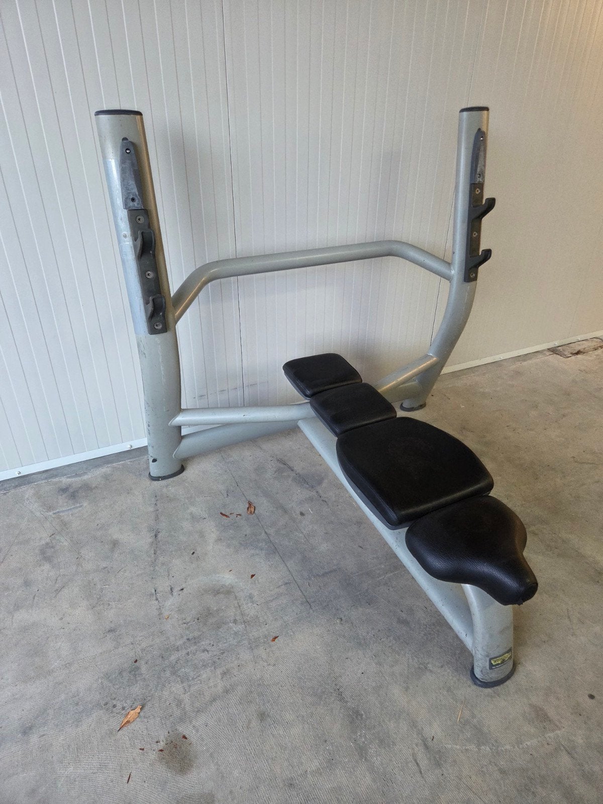 technogym flat bench halterbank, Sport en Fitness, Fitnessmaterialen, Ophalen, Fitnessbank
