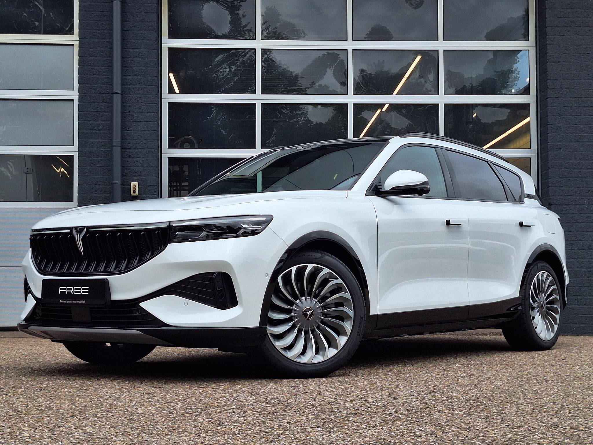VOYAH Free Flagship Edition 4WD 106 kWh | Black Line | Panor, Auto's, Voyah, Automaat, 12 maanden, Zwart, Wit