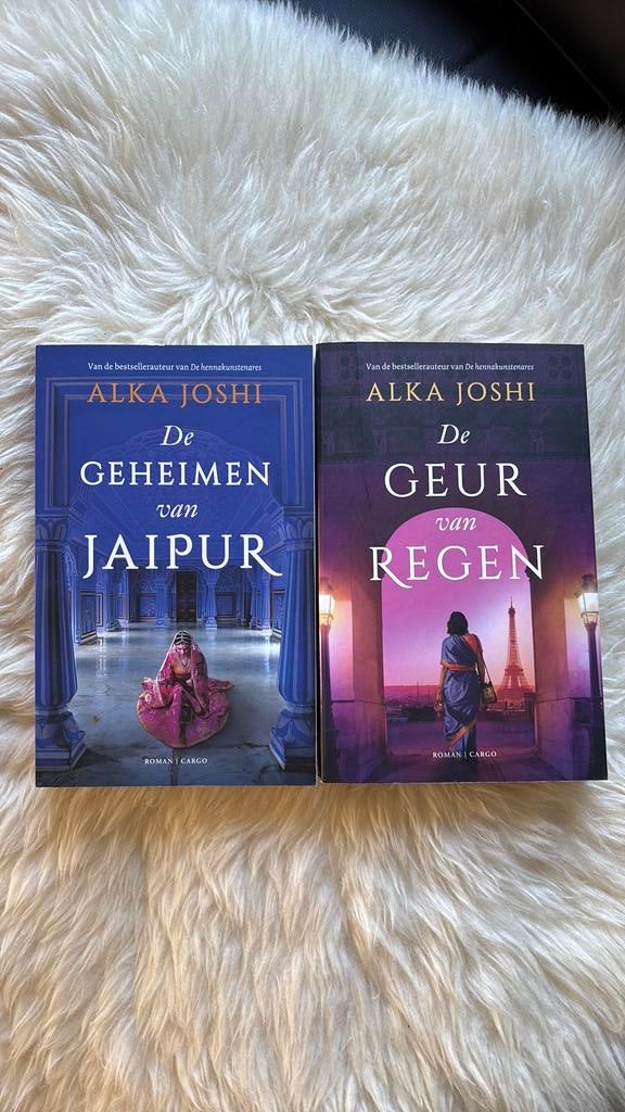 Alka Joshi - De geheimen van Jaipur & De geur van regen, Ophalen of Verzenden, Zo goed als nieuw, Alka Joshi