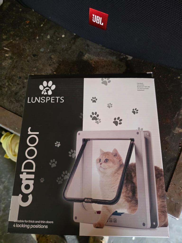 Nieuwe kattenluik 23.5 x 25.5 x 5.5, Dieren en Toebehoren, Ophalen of Verzenden, Nieuw