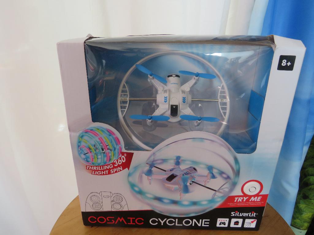 cosmic cyclone flybotic van Silverlit, Audio, Tv en Foto, Drones, Nieuw, Overige merken, Ophalen of Verzenden