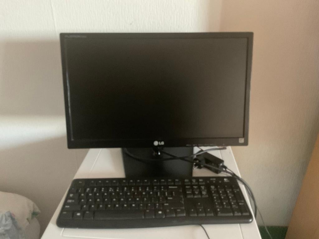 LG Flatron E2242C Monitor - 21.5 inch, Gebruikt, Kantelbaar, Full HD, Ophalen of Verzenden