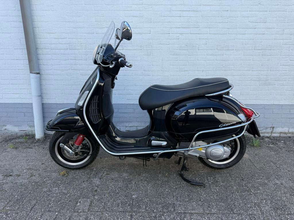 Vespa GTS 300 LXV Super Zwart - Goed onderhouden, Motoren, Scooter, Bedrijf, 1 cilinder