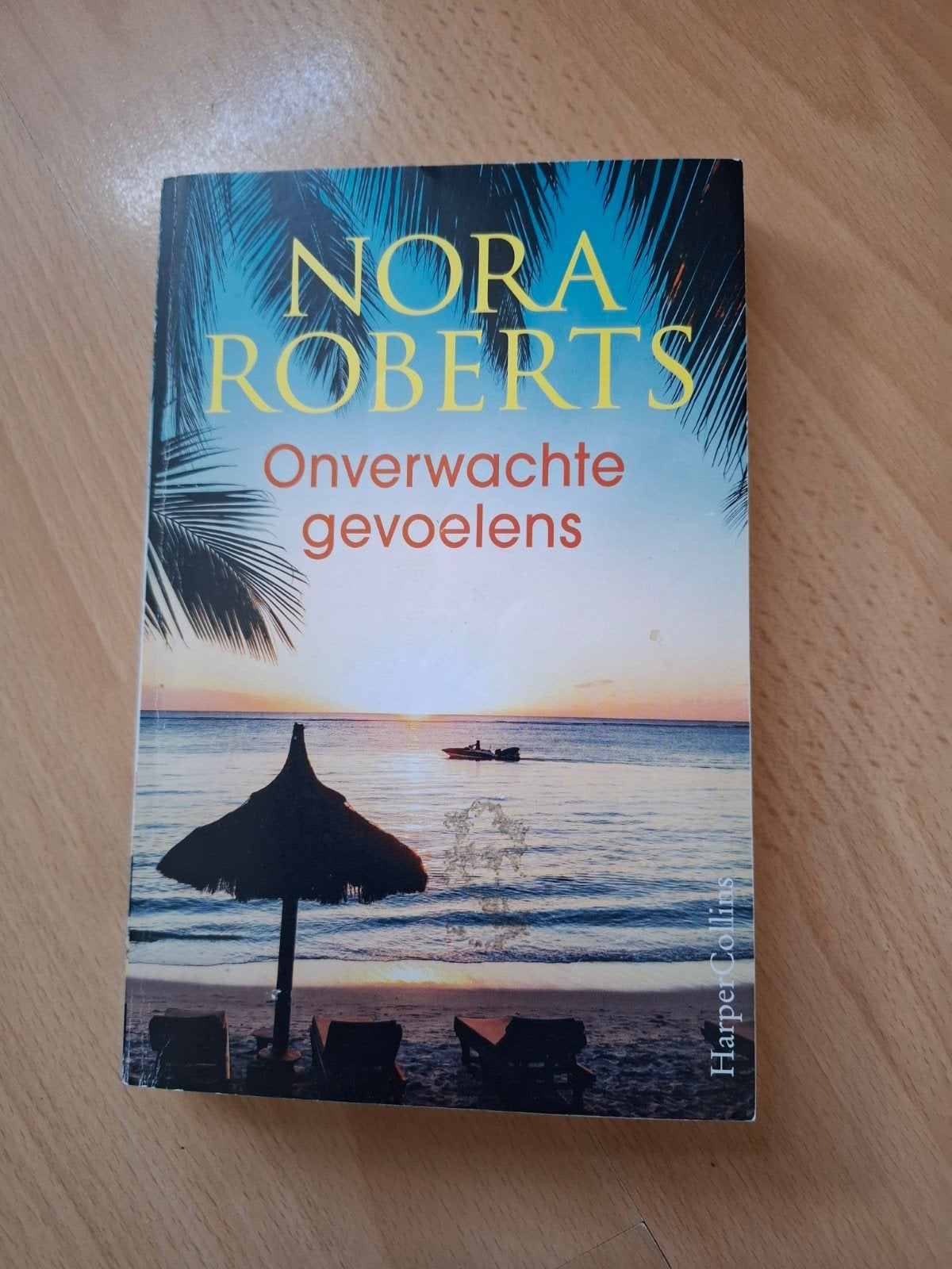 Nora Roberts Onverwachte gevoelens, Ophalen of Verzenden, Zo goed als nieuw