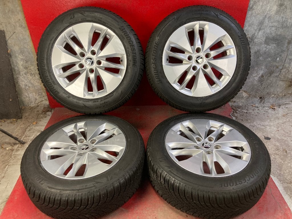 Winterbanden Skoda Octavia 2020- 2026  205/60R16 Bridgestone, Auto-onderdelen, Gebruikt, 16 inch, ., Banden en Velgen