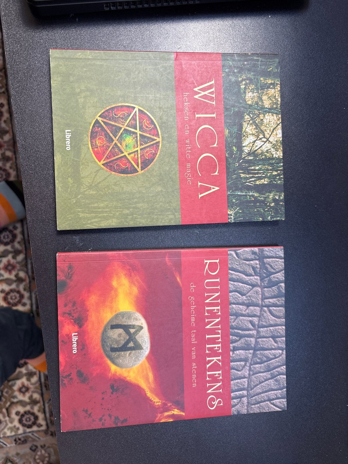 Wicca & Runentekens: Heksen & Witte Magie, Geheime Taal, Ophalen of Verzenden, Zo goed als nieuw, Spiritualiteit algemeen, Achtergrond en Informatie