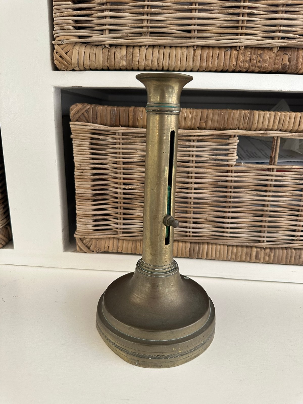 Antieke kandelaar met verstelbare kaarshouder, Antiek en Kunst, Ophalen of Verzenden, Koper of Brons