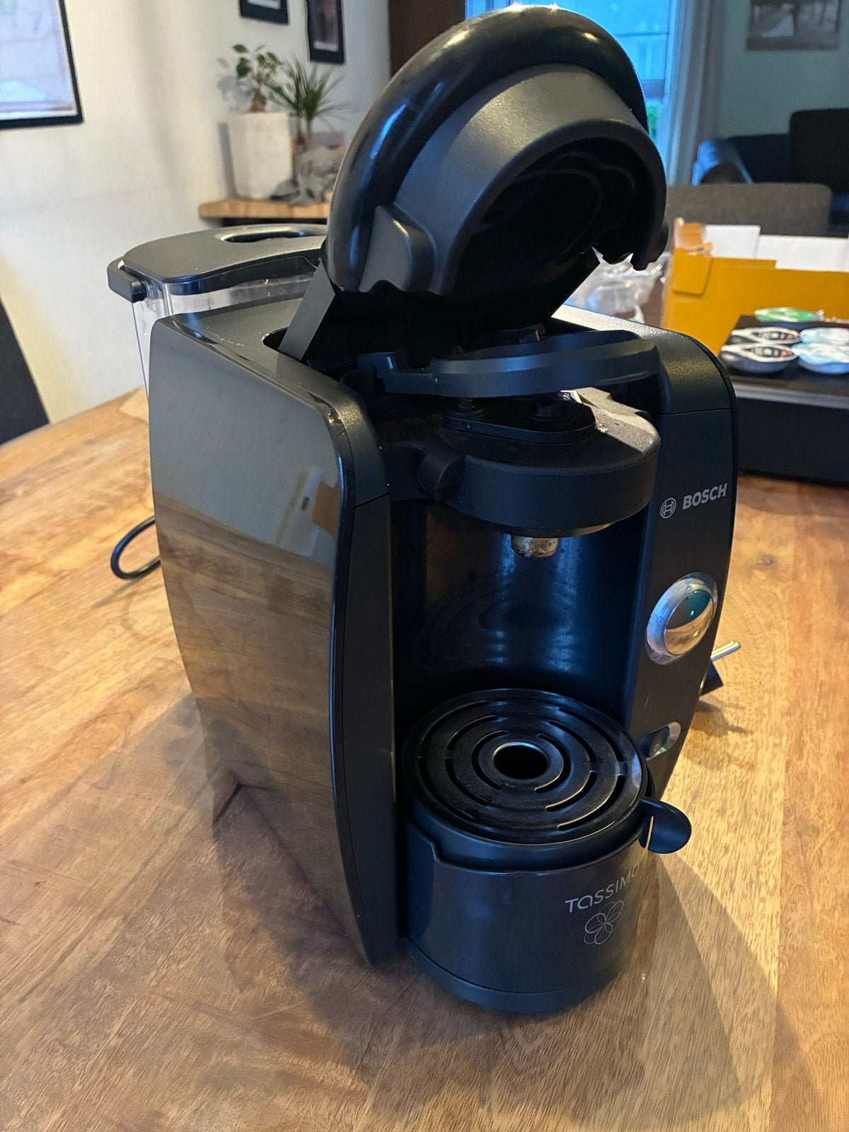 Foto 2 van Bosch Tassimo koffiezetapparaat met capsulehouder