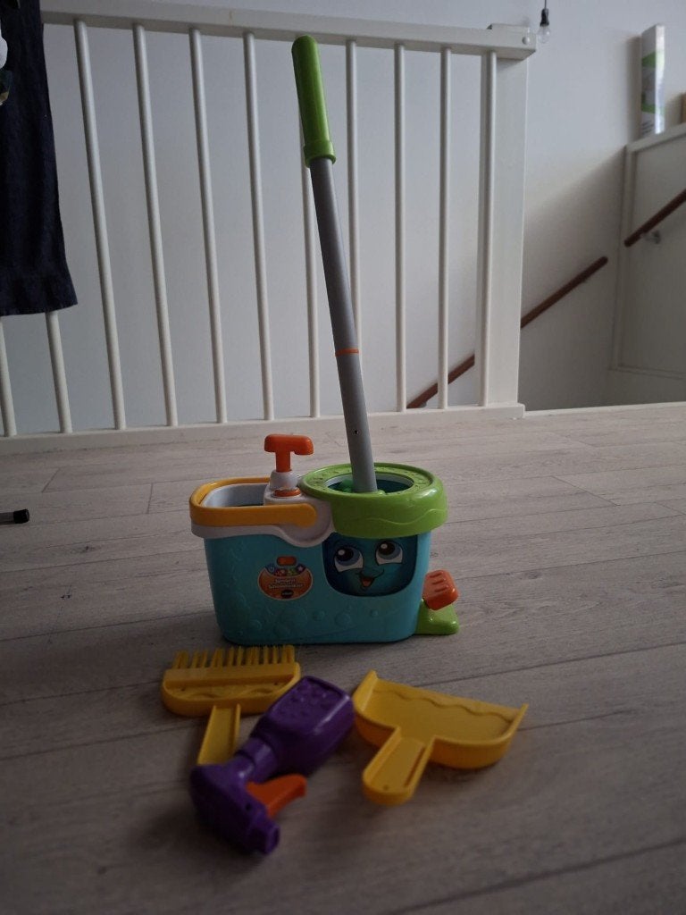 Speelgoed schoonmaaksetje, Ophalen, Zo goed als nieuw, Met licht