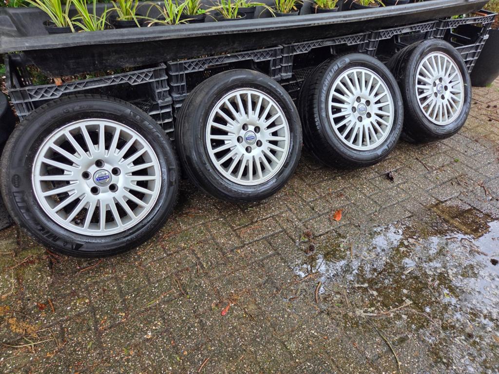 Tekoop: volvo c30 velgen + banden, Ophalen, 16 inch, 205 mm, Band(en)