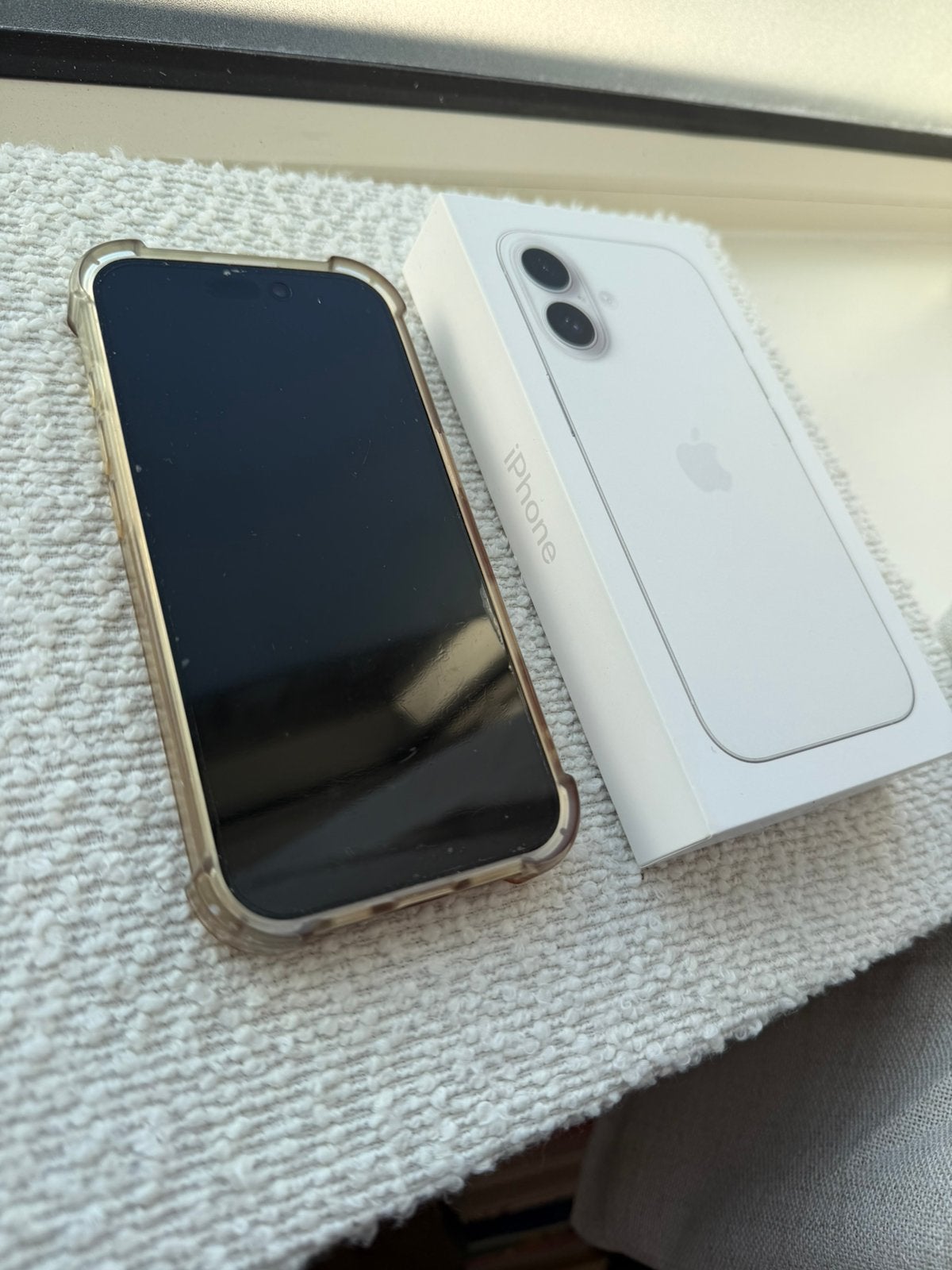Apple iPhone 16 – 128GB – Wit – Zeer nette staat