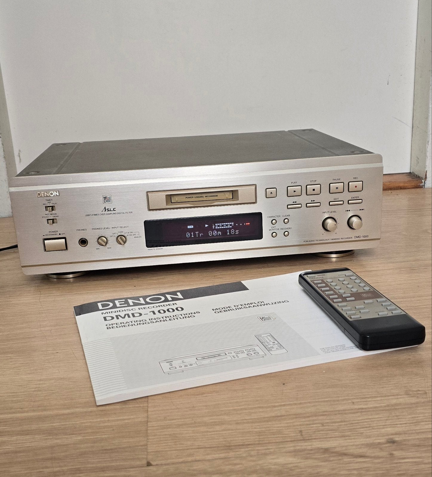 Denon DMD-1000 met afstandsbediening 
Denon DMD-1000, Ophalen