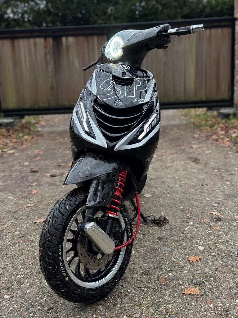 Nette zip 70 met carbon! Alles werkt., Fietsen en Brommers, Scooters | Piaggio, Ophalen, Zo goed als nieuw, Benzine, Zip