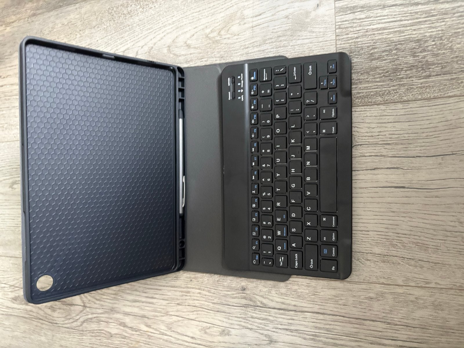 Samsung tablet hoesje met toetsenbord, Ophalen of Verzenden, Gebruikt, 10 inch, Bescherming voor- en achterkant