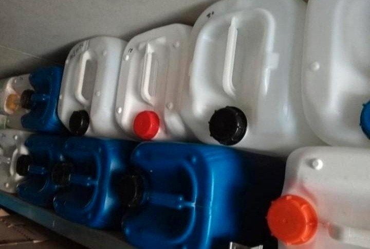 Jerrycans 10 20 liter dop vatten 20 liter kraantje kratten, Ophalen of Verzenden