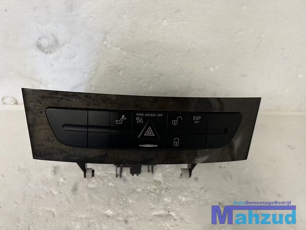 MERCEDES CLS C219 Middenconsole kastje gevarenlicht schakela, Gebruikt, Mercedes-Benz AG, Mercedes-Benz, Ophalen of Verzenden