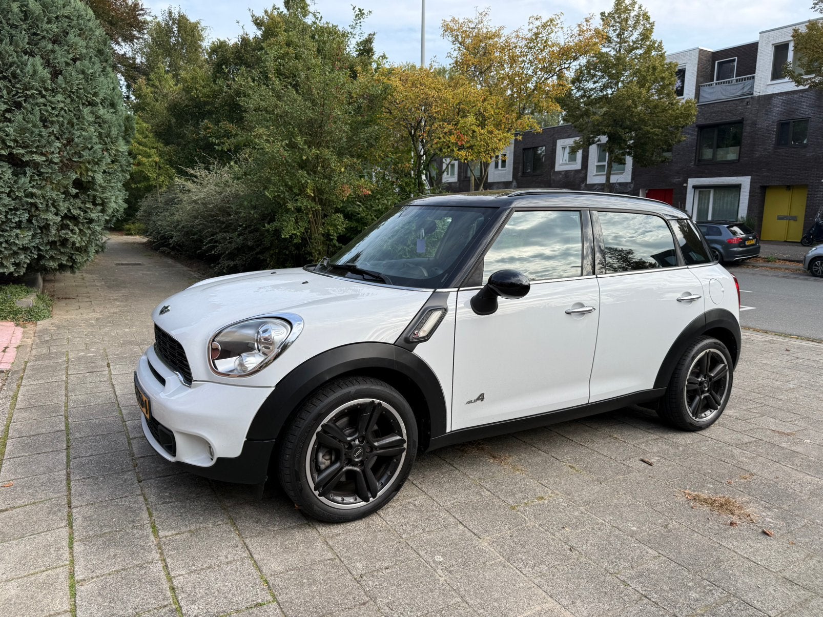 Mini Countryman 1.6 Cooper S All4 Panorama/leder/HK audio, Auto's, Dealer onderhouden, 15 km/l, 4 stoelen, Wit