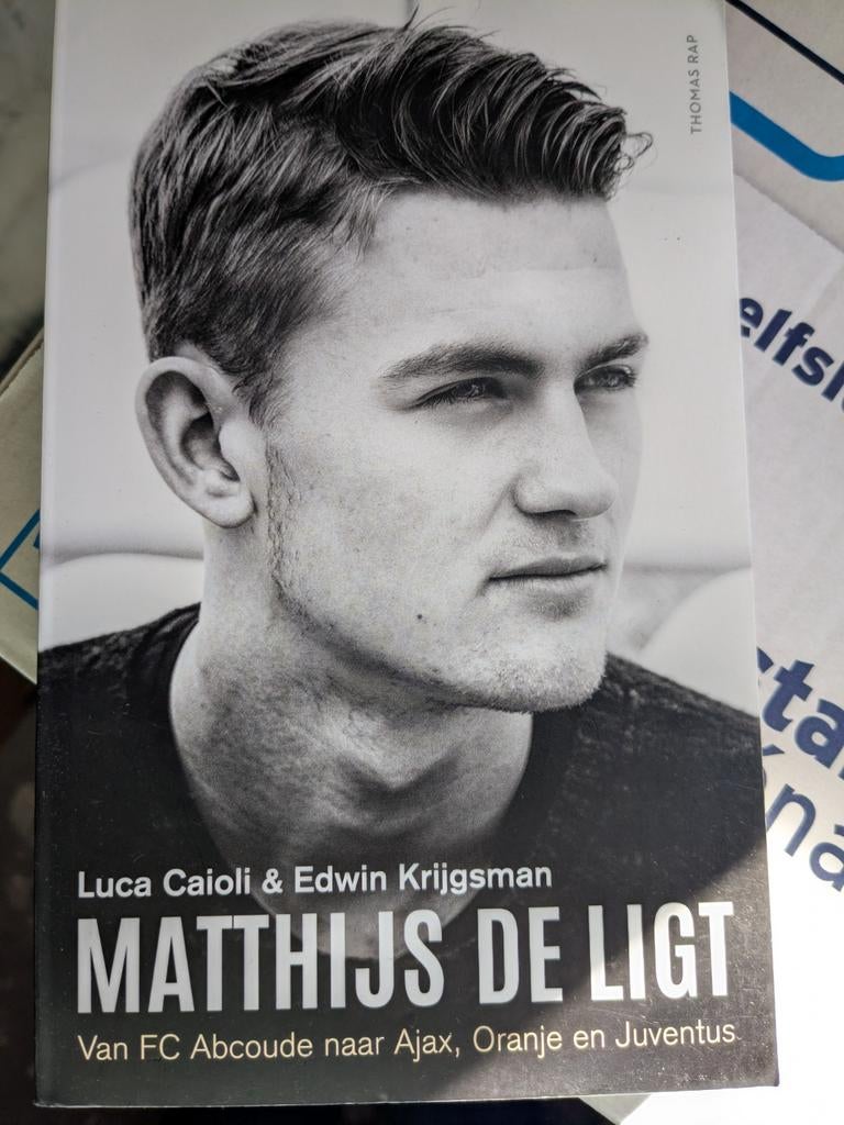 Boek Matthijs de Ligt, Ophalen of Verzenden, Zo goed als nieuw, Luca Caioli & Edwin Krijgsman, Overige sporten