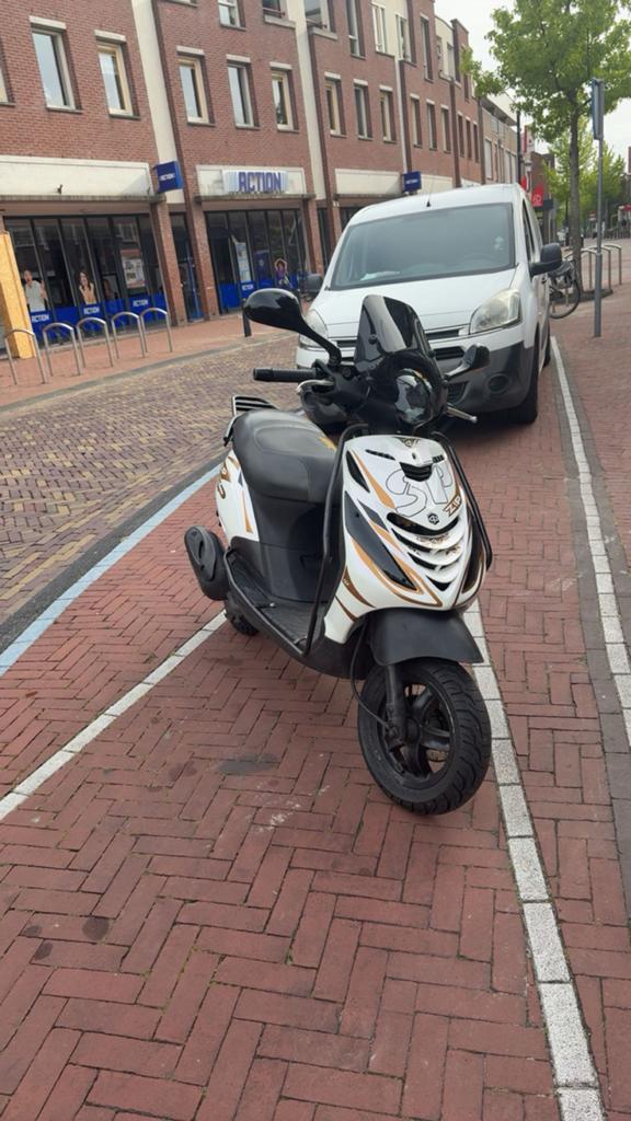 Piaggio Zip SP Scooter - Wit/Goud, Fietsen en Brommers, Ophalen, Gebruikt, Overige typen, Piaggio