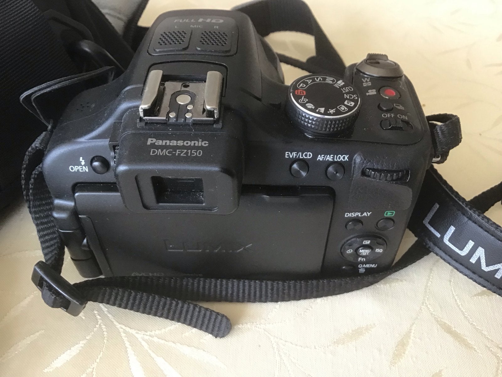 Panasonic Lumix DMC-FZ150 Bridgecamera met Tas en Oplader, Ingebouwde flitser, Gebruikt, Panasonic, Ophalen of Verzenden