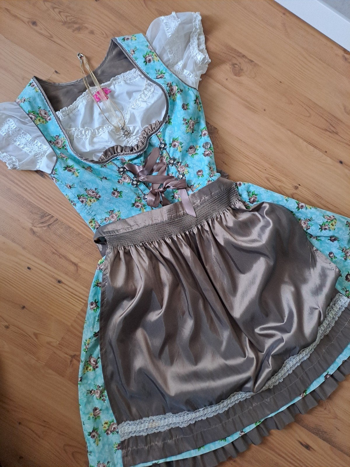 Dirndl maat 38., MarJo/ Krüger, Overige thema's, Kleding, Gedragen