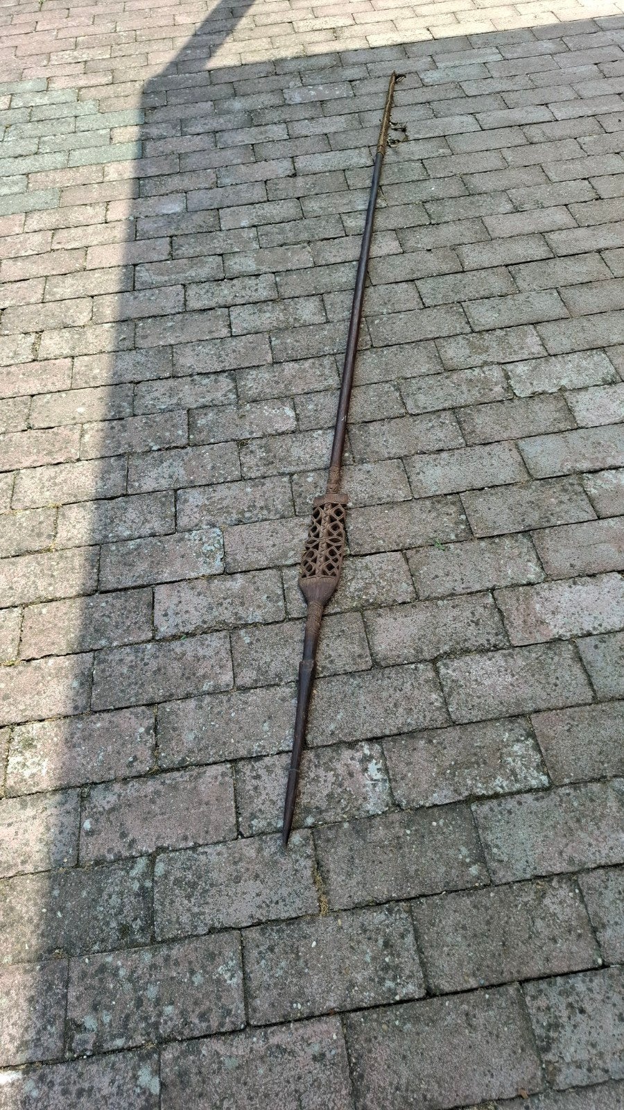 Decoratieve Speer met Ajour Snijwerk en Spiraalmotieven, Ophalen