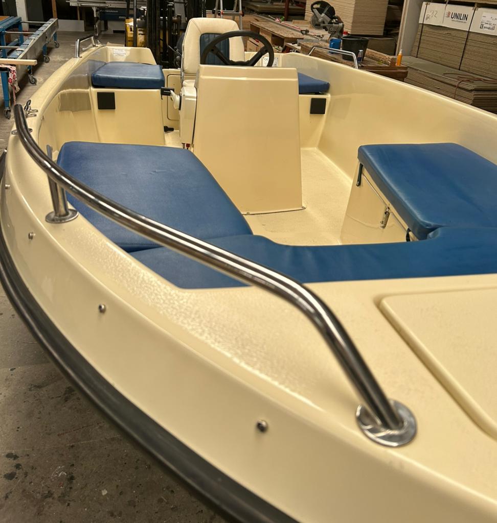 Zeer nette console boot, Watersport en Boten, Motorboten en Motorjachten, Zo goed als nieuw, Polyester, Benzine, Buitenboordmotor